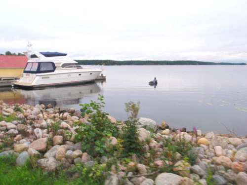 Ride the lake side on the way out of town.